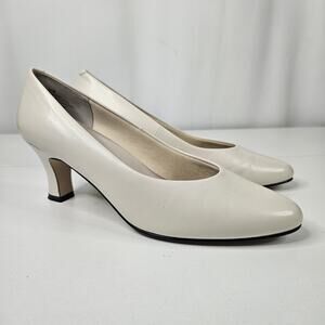 925 So Soft Womens Bone White Pumps Size 9.5 M Italian Leather Classic Heels